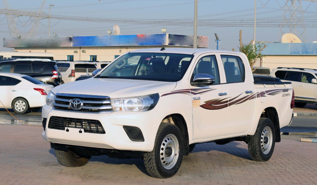 Toyota_Hilux_2018_in_Dubai_1391307_20